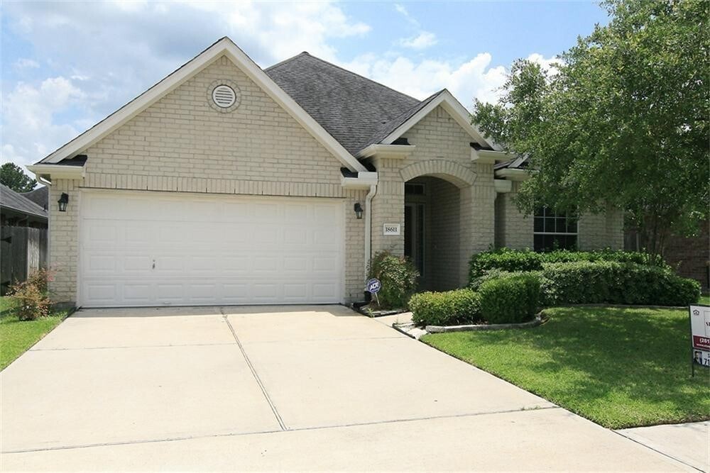18611 Dural Dr in Houston, TX - Building Photo