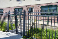 311 Beach 53rd St in Far Rockaway, NY - Foto de edificio - Building Photo