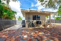 240 SW 71st Ave in Miami, FL - Building Photo - Building Photo