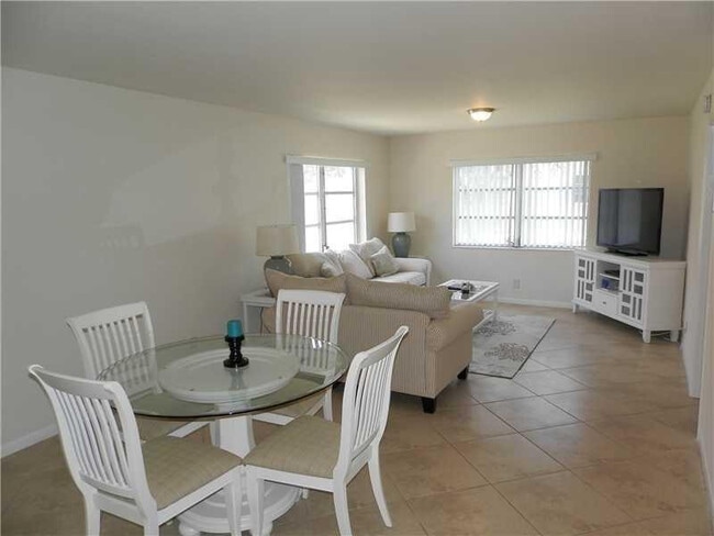 124 NE 19th Ct in Wilton Manors, FL - Building Photo - Building Photo