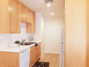 808-812 Westmount Dr in West Hollywood, CA - Building Photo - Building Photo