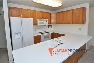 9255 Jefferson Cove in Sandy, UT - Building Photo - Building Photo