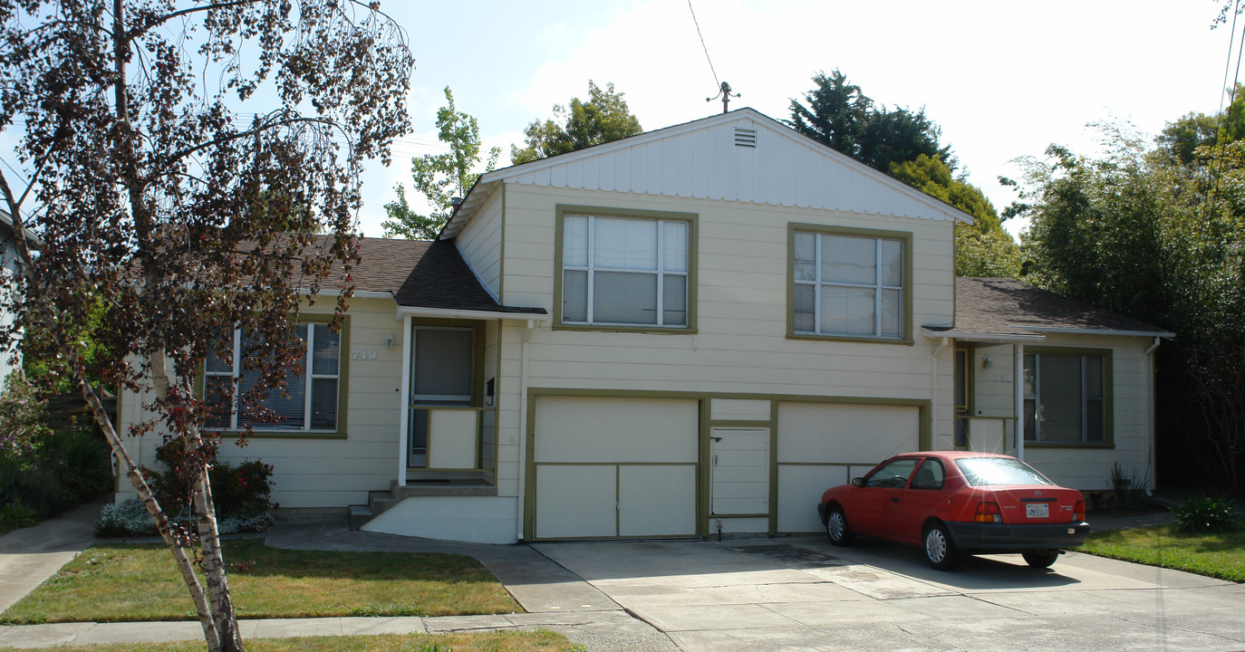 738-740 Liberty St in El Cerrito, CA - Building Photo