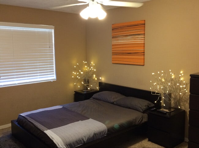 1090 Margaret Dr in Daytona Beach, FL - Building Photo - Building Photo