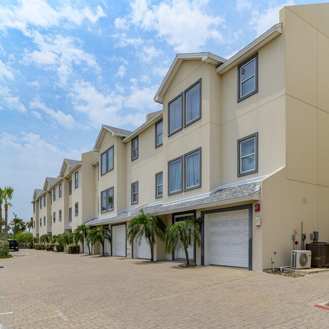 100 Harbor St in South Padre Island, TX - Building Photo - Building Photo