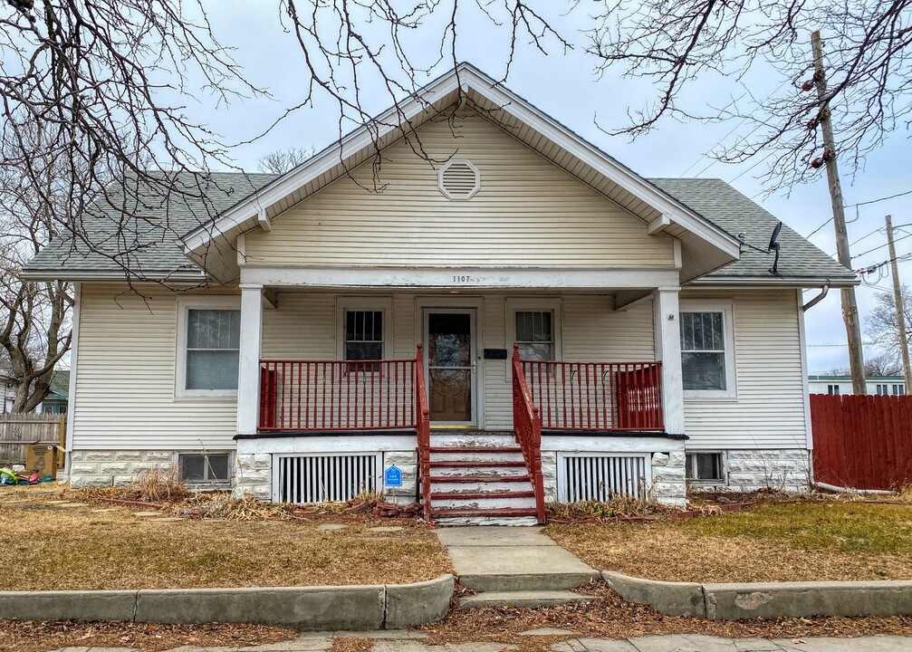 1107 N Washington St in Hutchinson, KS - Building Photo