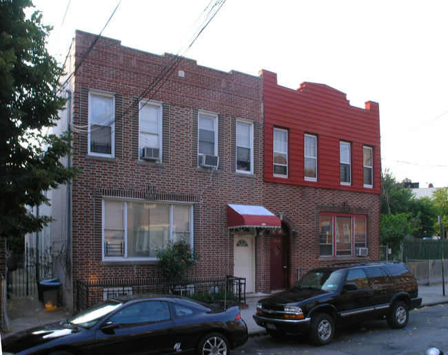 2439 Fuller St in Bronx, NY - Foto de edificio - Building Photo