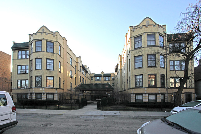 3417 West Drummond Place in Chicago, IL - Foto de edificio - Building Photo