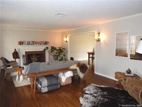 324 Harbor Rd in Fairfield, CT - Building Photo - Building Photo