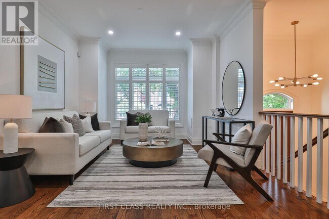 136 Bowood Ave in Toronto, ON - Building Photo - Building Photo