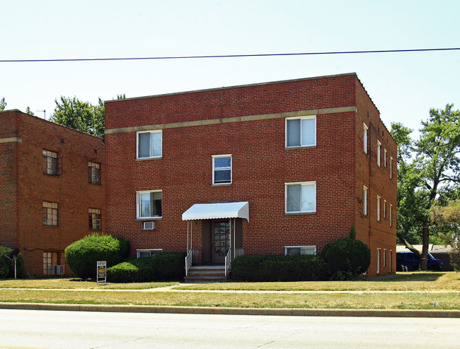 4160 Ridge Rd in Brooklyn, OH - Foto de edificio - Building Photo