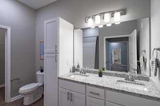 Frazier Apartments in Getzville, NY - Foto de edificio - Interior Photo