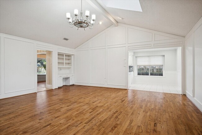 12612 Whispering Hills Dr in Dallas, TX - Building Photo - Building Photo