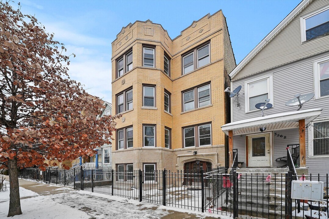 3564 W Lyndale St in Chicago, IL - Building Photo