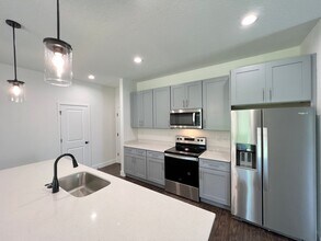 2718 Wright Ave SE in Palm Bay, FL - Foto de edificio - Building Photo