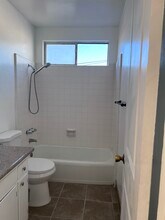 8129 Otis St, Unit 1 in South Gate, CA - Foto de edificio - Building Photo