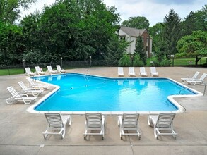 Fox Pointe Apartments in East Moline, IL - Foto de edificio - Building Photo