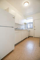 1223 W Gunnison St, Unit 1W Apartments