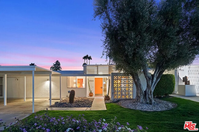 2324 Skyview Dr in Palm Springs, CA - Building Photo - Building Photo