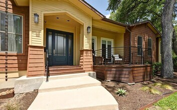 8 Scott Crescent in Austin, TX - Building Photo - Building Photo