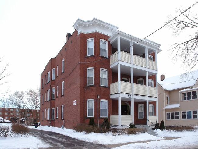 33 Benton St in Hartford, CT - Foto de edificio - Building Photo