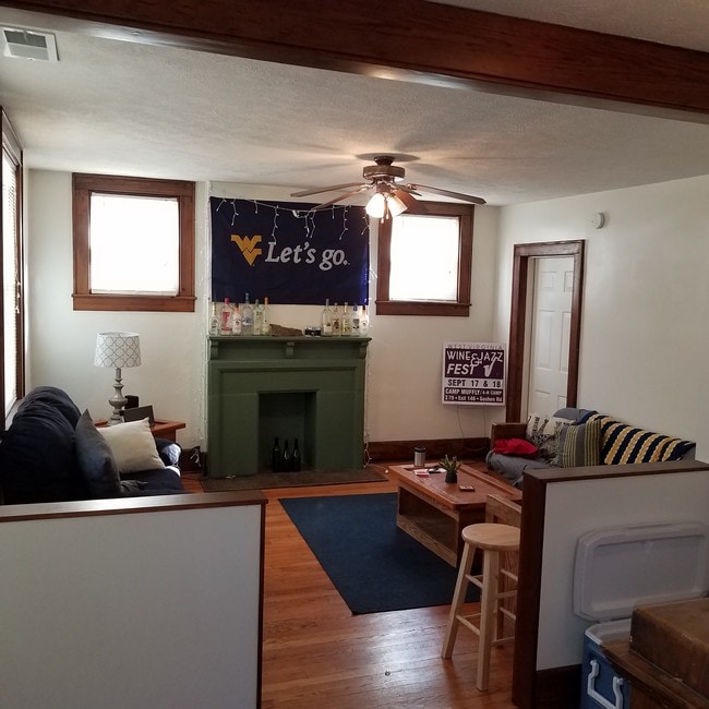 625 McLane Ave, Unit A in Morgantown, WV - Foto de edificio - Building Photo