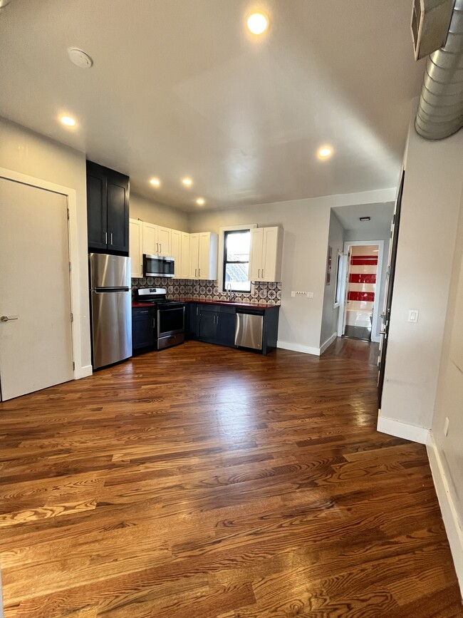 735 Garfield Ave, Unit 3B in Jersey City, NJ - Foto de edificio - Building Photo
