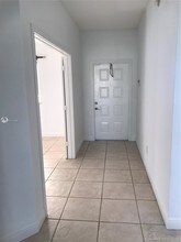 10720 NW 66th St-Unit -505 in Doral, FL - Foto de edificio - Building Photo