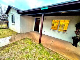 2417 N Franklin St in Pirtleville, AZ - Building Photo