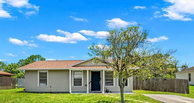 1389 Salina St SE in Palm Bay, FL - Building Photo