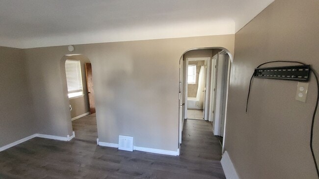 726 E Parkway Ave in Flint, MI - Building Photo - Building Photo