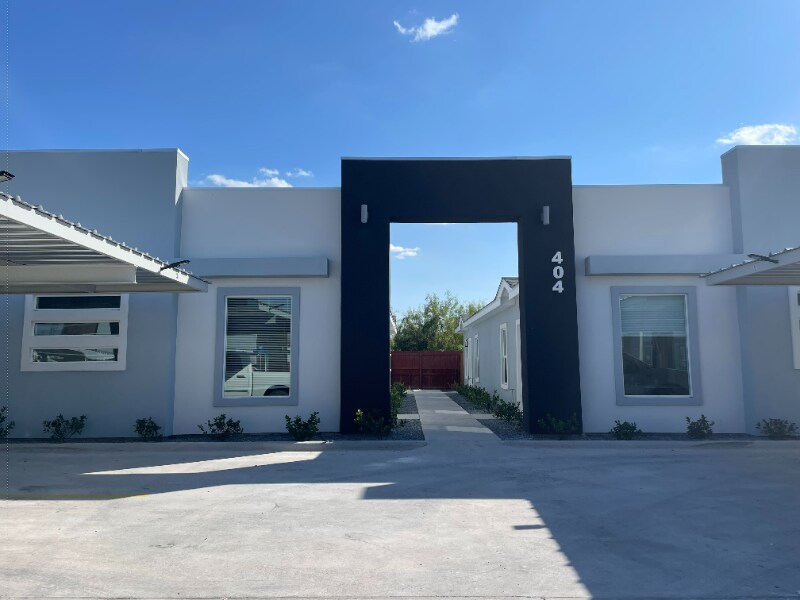 404 W St Helena Ave in Edinburg, TX - Foto de edificio