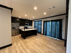 1093 Anna Ln in Sealy, TX - Building Photo - Building Photo