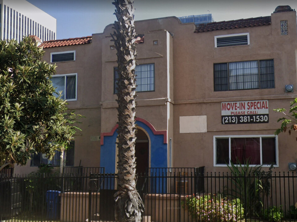 3057 Leeward Avenue, in Los Angeles, CA - Foto de edificio