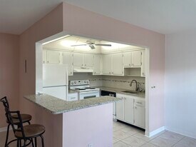 659 Brittany Ct in Delray Beach, FL - Building Photo