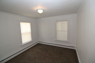 6 Smith Ct in Farmington, NH - Building Photo - Building Photo