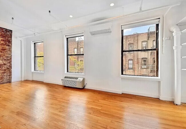 496 LaGuardia Pl, Unit PHB in New York, NY - Building Photo - Building Photo