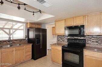 617 E Calle Bolo Ln in Goodyear, AZ - Foto de edificio - Building Photo