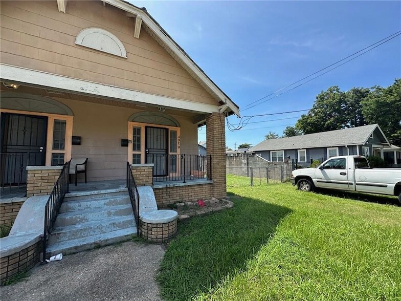 4950 Venus St in New Orleans, LA - Building Photo