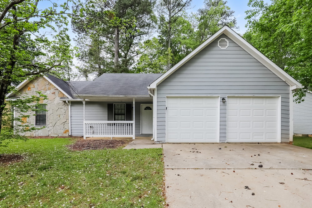 10319 Briarbay Loop in Jonesboro, GA - Building Photo