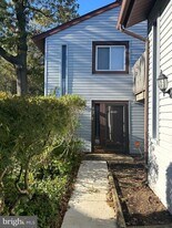 1914 Cavalier Cir in Crofton, MD - Building Photo