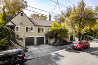 Pembrooke Gardens Condominiums in Portland, OR - Foto de edificio - Primary Photo