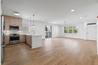 525 Ave E in Bayonne, NJ - Building Photo - Building Photo