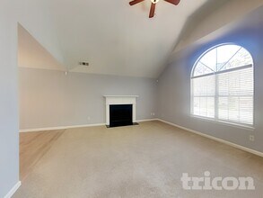 6053 Crooked Creek Dr. in Rex, GA - Foto de edificio - Building Photo