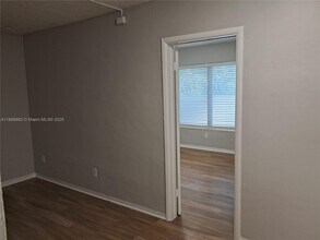 13025 Emerald Dr in North Miami, FL - Building Photo - Building Photo