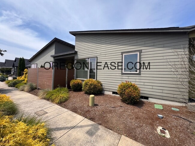 1210 Little John Ln in Eugene, OR - Building Photo - Building Photo