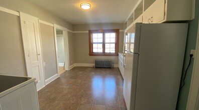 1802 E Howard Ave, Unit 3 in Milwaukee, WI - Foto de edificio - Building Photo