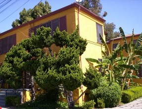 2230 N Cahuenga Blvd in Los Angeles, CA - Foto de edificio - Building Photo