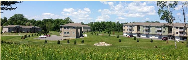 Trackside Crossing Apartments in Marcy, NY - Building Photo