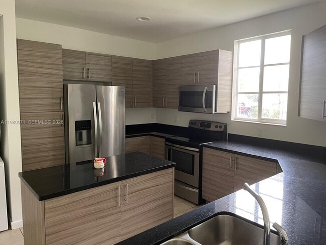 2714 SW 81st Terrace in Miramar, FL - Foto de edificio - Building Photo